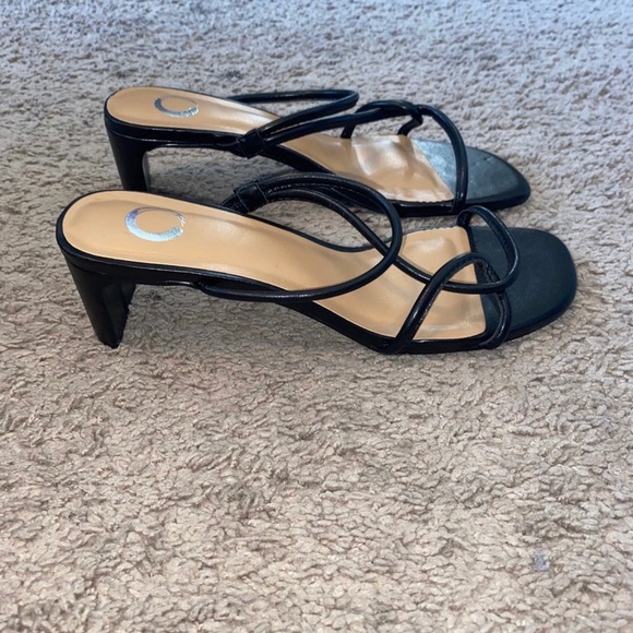 Black heeled strappy sandals - Picture 2 of 3